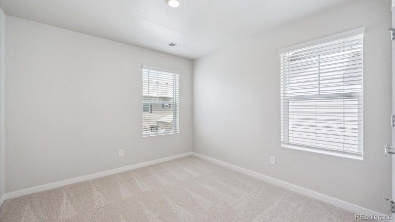 678 N Ukraine St, Aurora, CO 80018