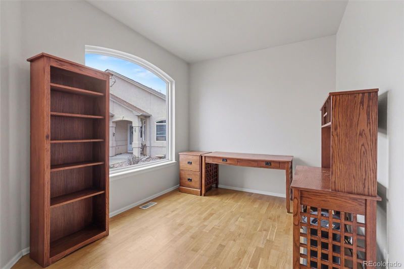 250 E Poppy Ln, Pueblo, CO 81007