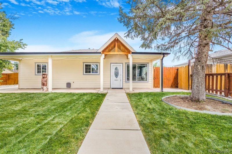 884 Vaughn St, Aurora, CO 80011