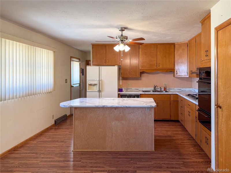 862 N 14th St, Burlington, CO 80807