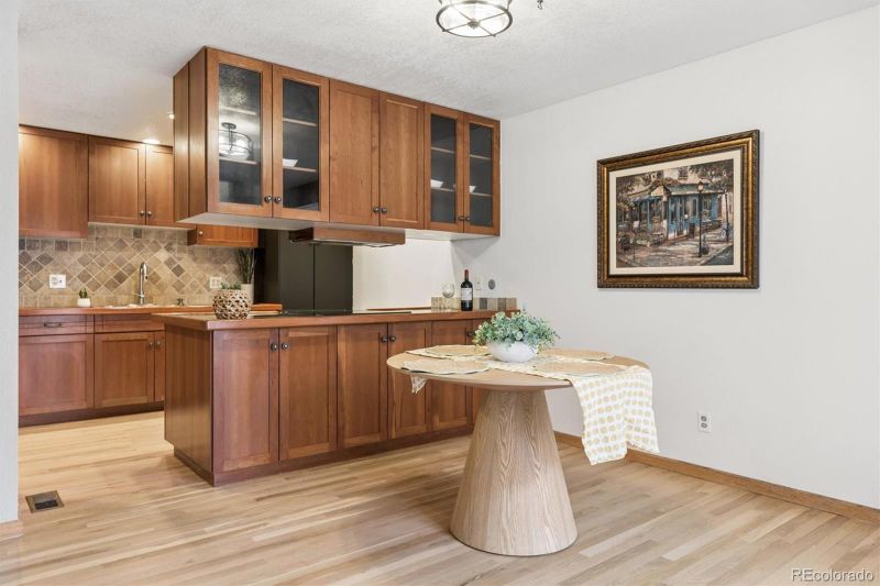1423 S Salem Way, Aurora, CO 80012