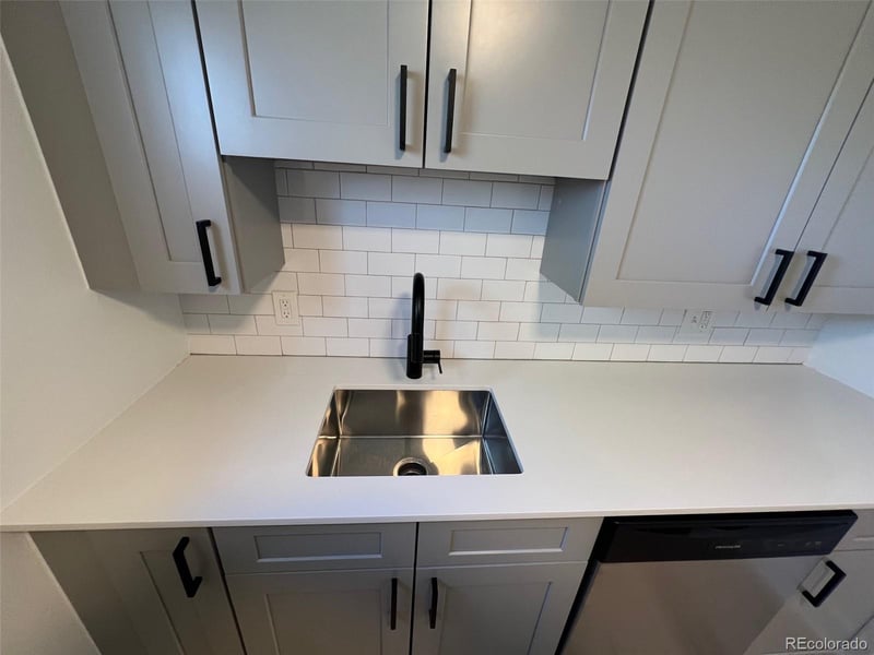 671 S Stuart St, Denver, CO 80219