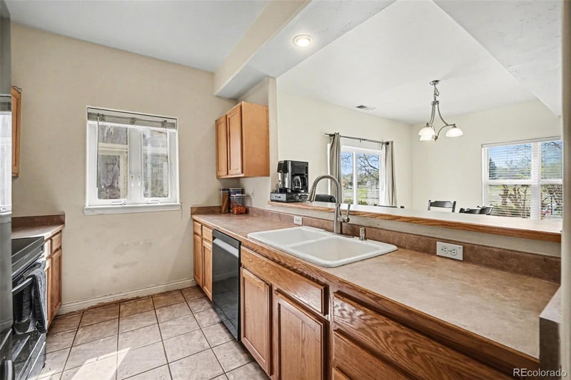 1565 Roseanna Dr, Northglenn, CO 80234