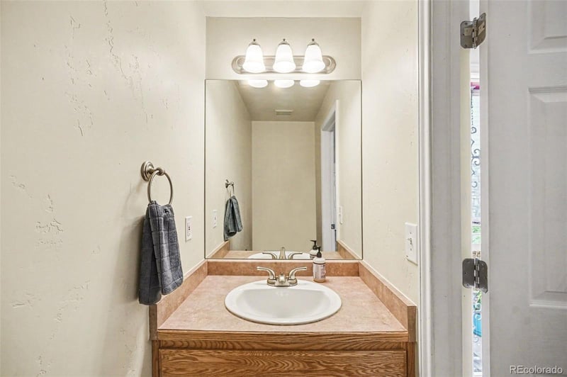 1565 Roseanna Dr, Northglenn, CO 80234