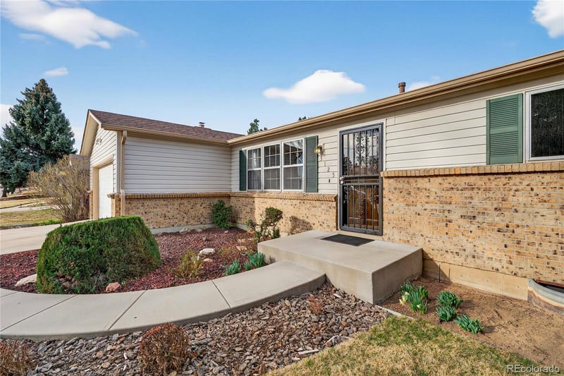 3125 S Beeler St, Denver, CO 80231
