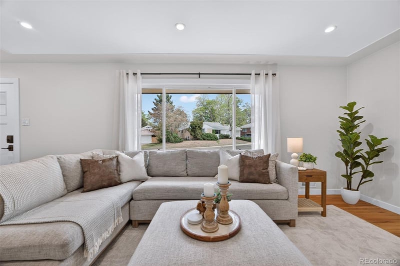 3075 S Holly Pl, Denver, CO 80222