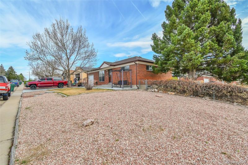 10642 Larson Dr, Northglenn, CO 80233