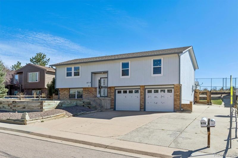 978 Oakwood Dr, Castle Rock, CO 80104