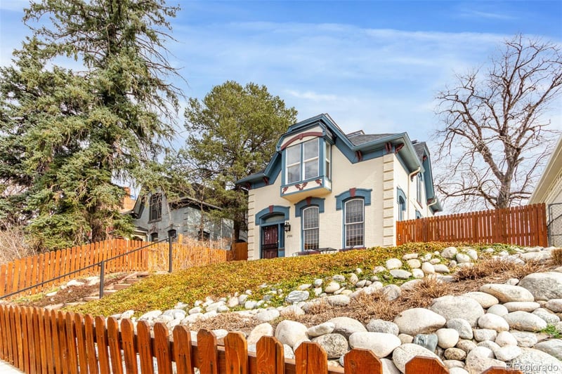 2530 Arapahoe St, Denver, CO 80205