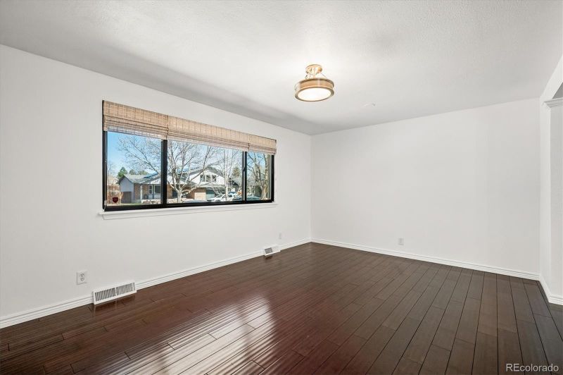 8192 W Quarto Dr, Littleton, CO 80128