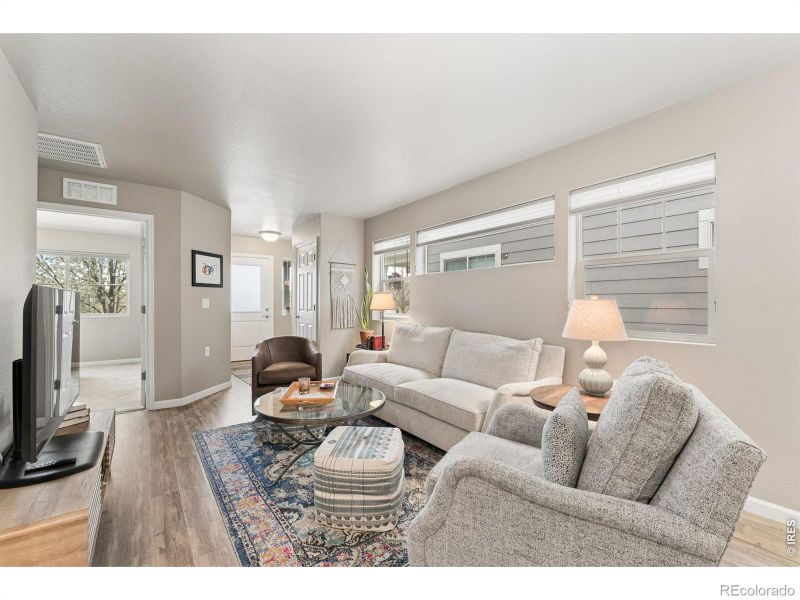 1216 Hummingbird Cir, Longmont, CO 80501