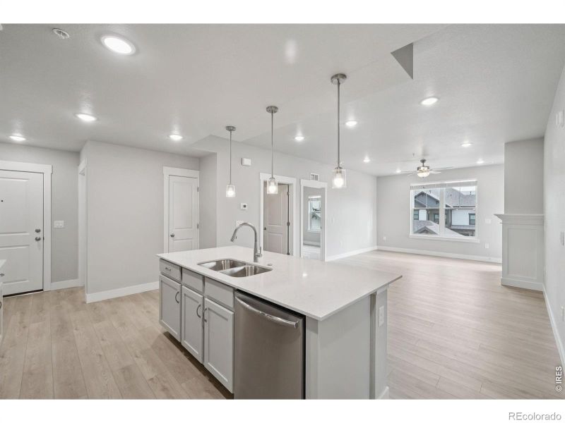 265 High Point Dr #207, Longmont, CO 80504