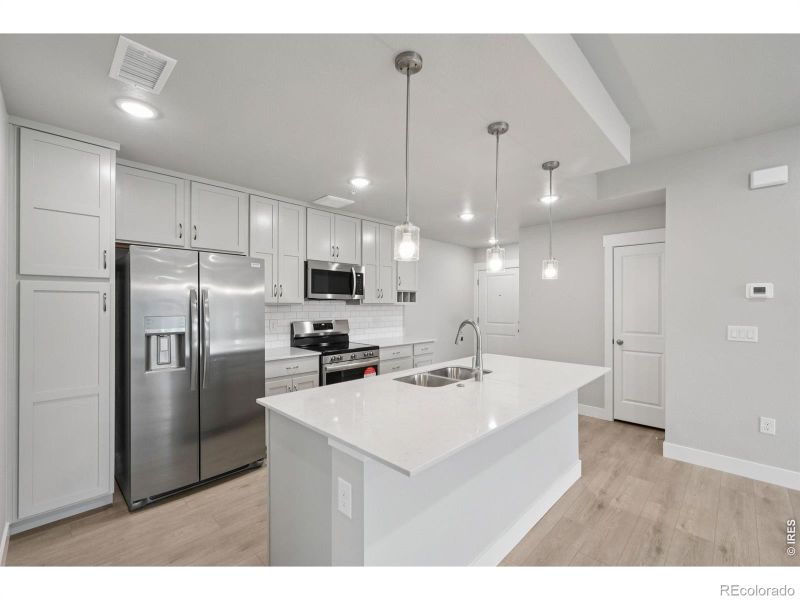 265 High Point Dr #207, Longmont, CO 80504