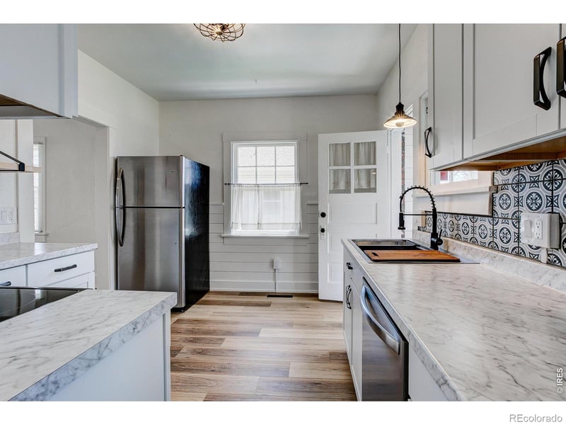10 S Fremont Ave, Johnstown, CO 80534