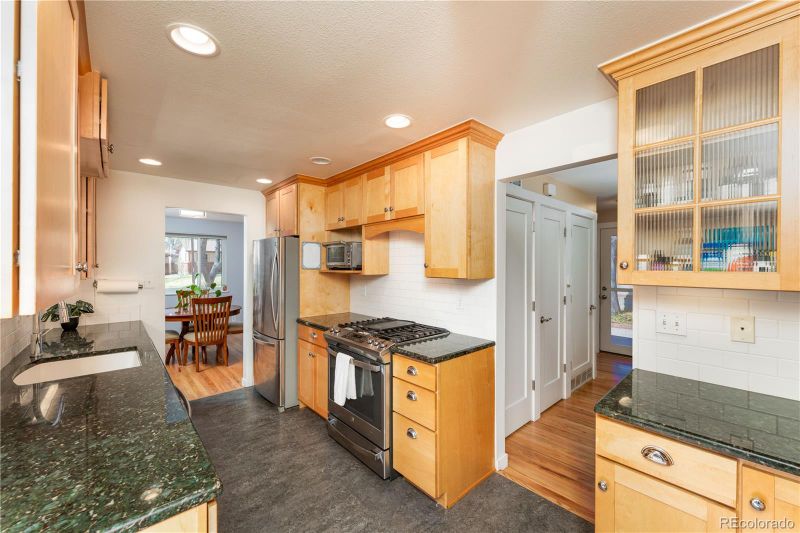921 Valley Rd, Colorado Springs, CO 80904