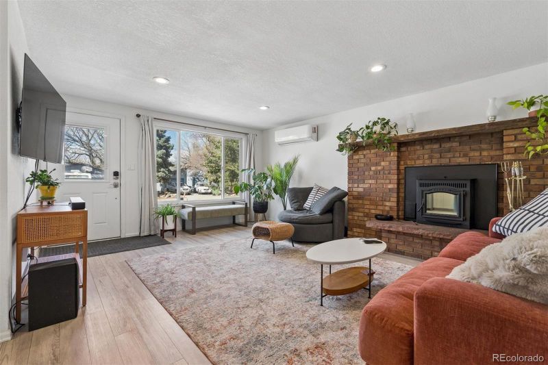 604 W 9th St, Loveland, CO 80537