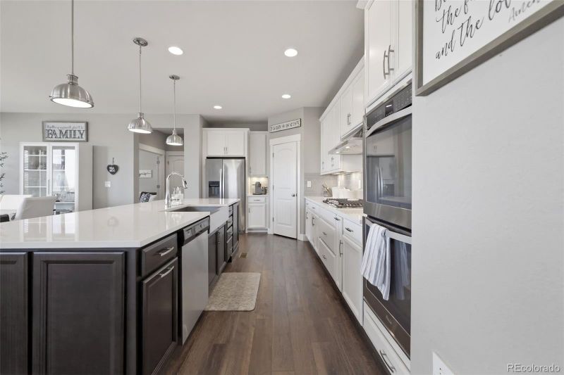 8023 S Eaton Park Ct, Aurora, CO 80016