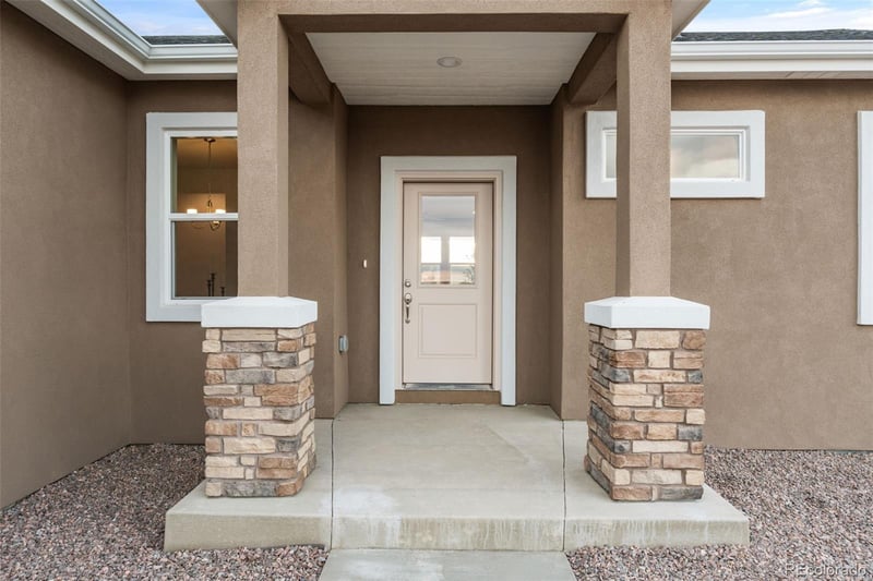 353 S Ashford Dr, Pueblo, CO 81007