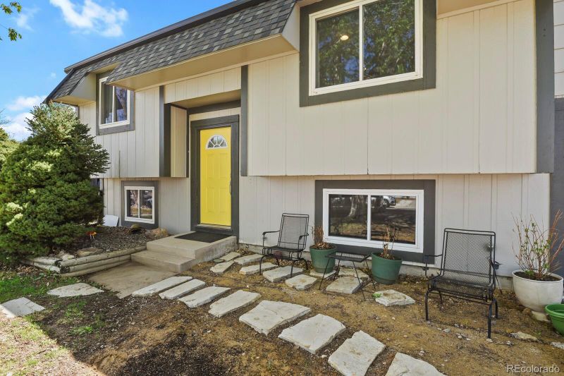 15726 E Bails Dr, Aurora, CO 80017