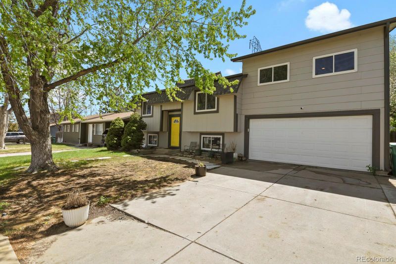 15726 E Bails Dr, Aurora, CO 80017