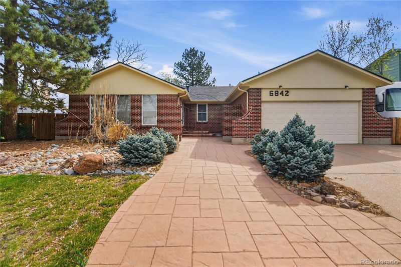 6842 S High St, Centennial, CO 80122
