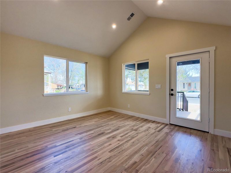 8071 Jasmine St, Dupont, CO 80024