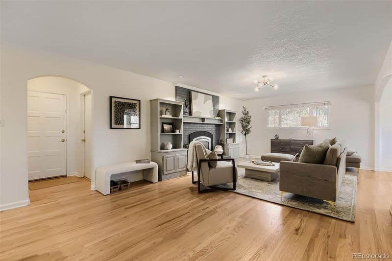 3038 S Akron Ct, Denver, CO 80231