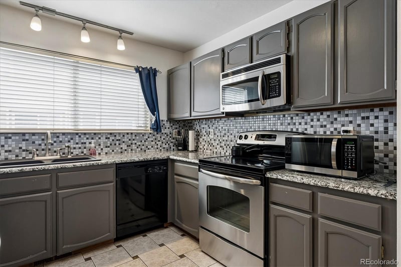9087 Bear Mountain Dr, Highlands Ranch, CO 80126