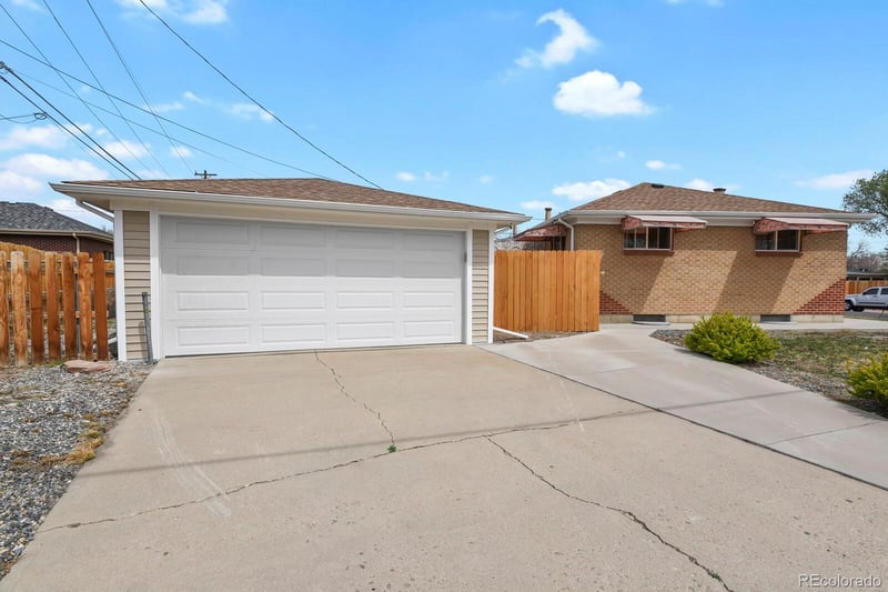 7201 Avrum Dr, Denver, CO 80221