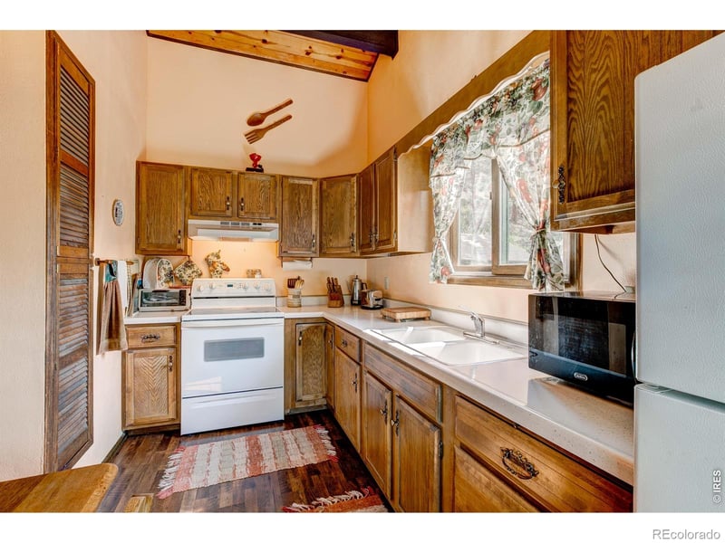 1142 Streamside Dr, Glen Haven, CO 80532