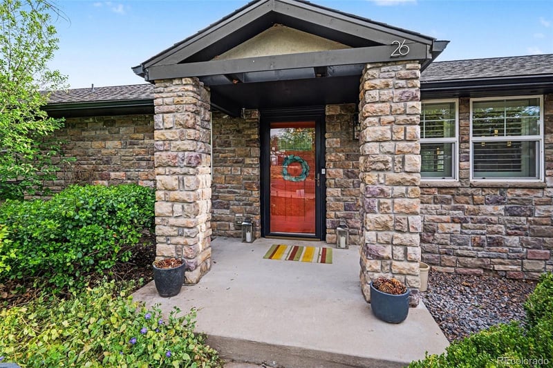 26 Lindenwood Dr, Littleton, CO 80120