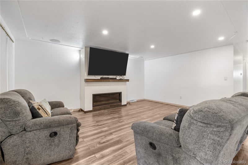 1093 S Holland St, Lakewood, CO 80226