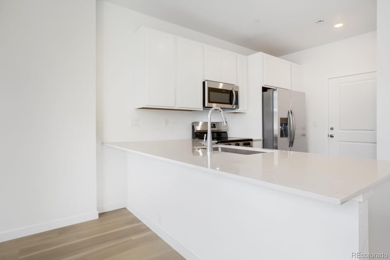 7651 S Mobile Way, Centennial, CO 80016