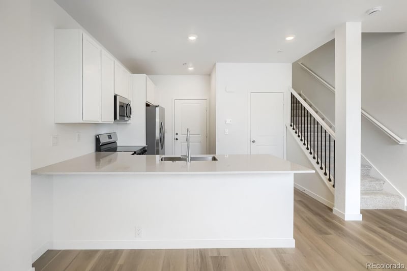 7651 S Mobile Way, Centennial, CO 80016