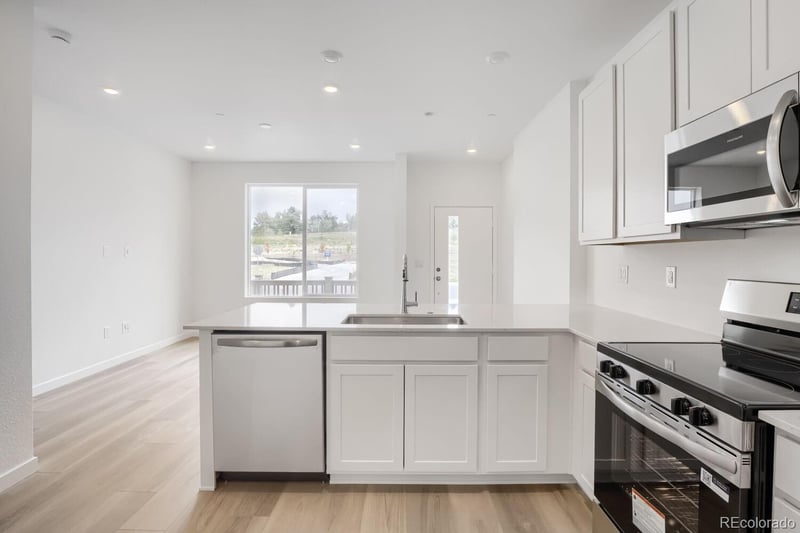 7651 S Mobile Way, Centennial, CO 80016