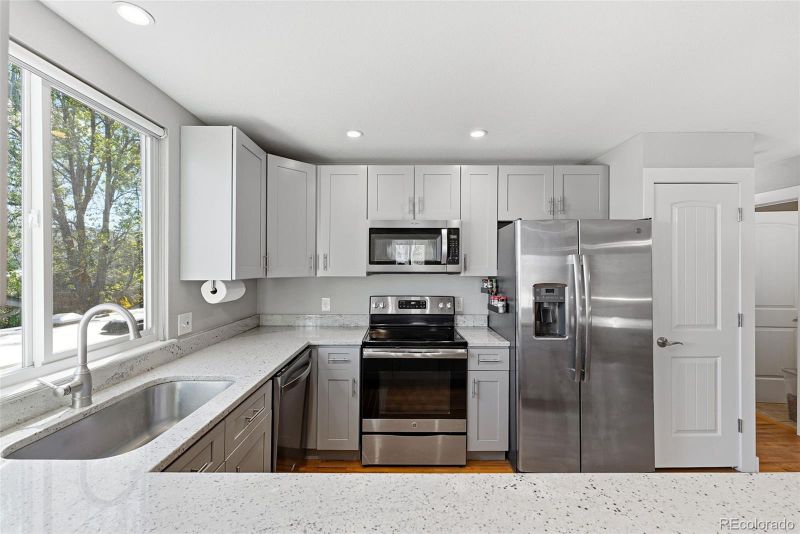 8661 W Star Cir, Littleton, CO 80128