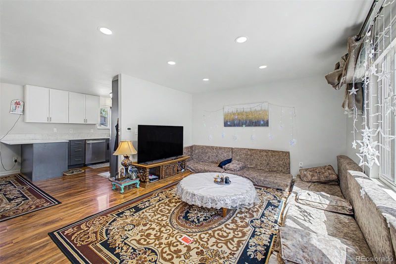 5333 S Pitkin Ct, Centennial, CO 80015