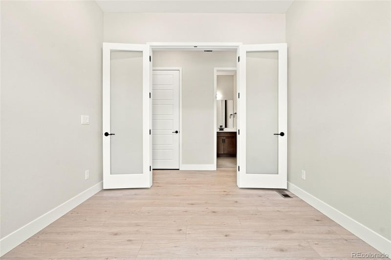 8867 S Riviera Ct, Aurora, CO 80016