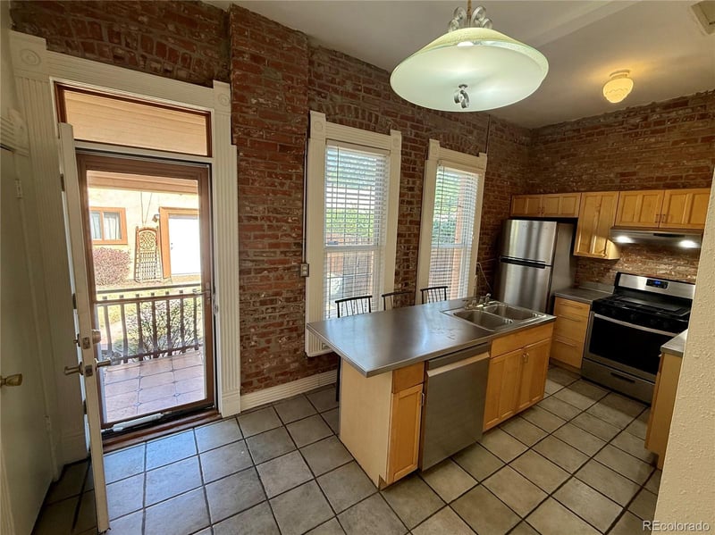 2431 Tremont Pl, Denver, CO 80205