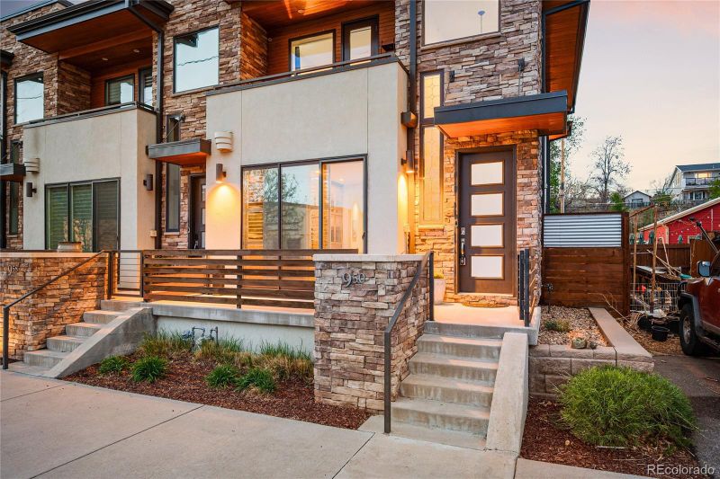 950 8th St, Golden, CO 80401