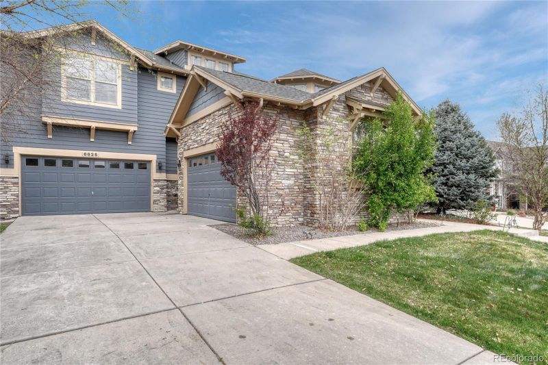 6825 Robertsdale, Aurora, CO 80016