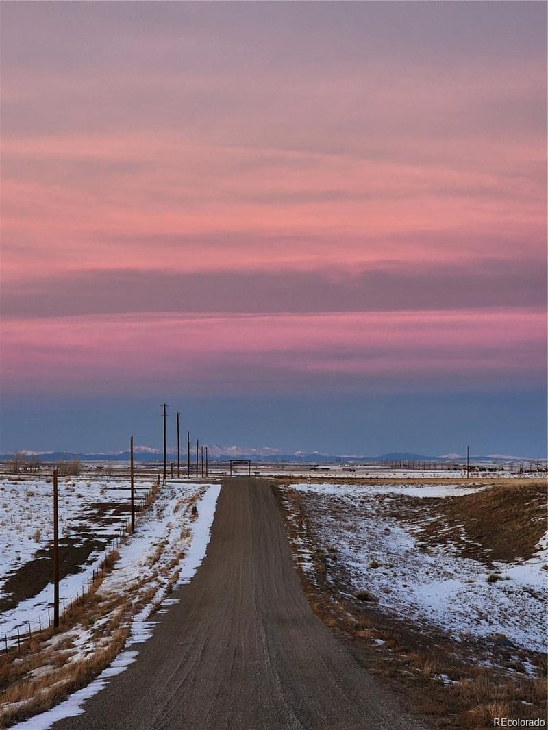 5706 S Juliet Ct, Strasburg, CO 80136