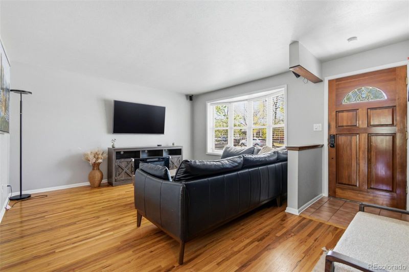 424 S Uvalda Cir, Aurora, CO 80012
