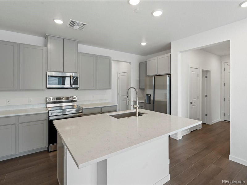 6153 N Ceylon St #308, Denver, CO 80249