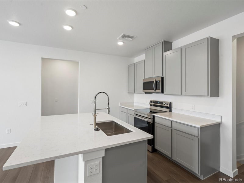 6153 N Ceylon St #308, Denver, CO 80249