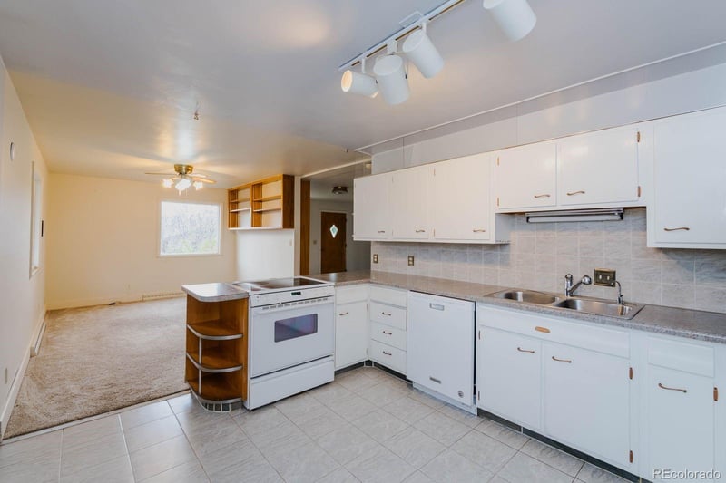 2 W Diamond Ave, Granby, CO 80446