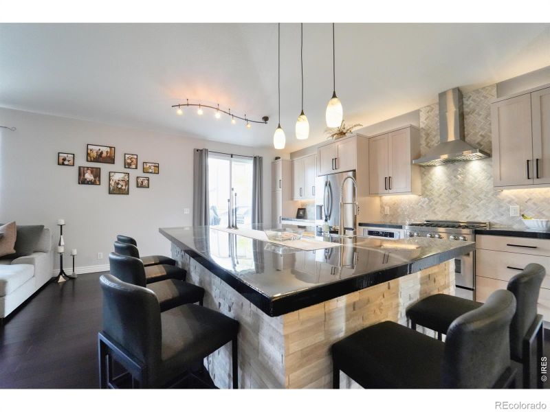 984 Glenarbor Cir, Longmont, CO 80504