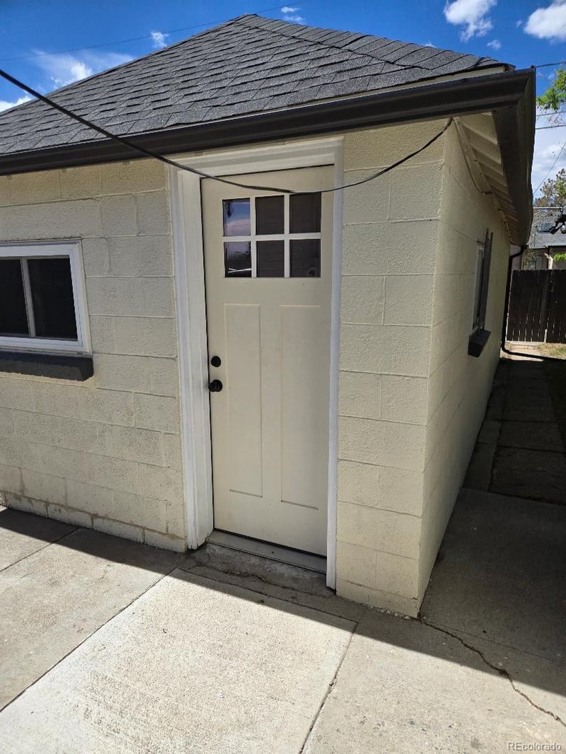 1525 Roslyn St, Denver, CO 80220