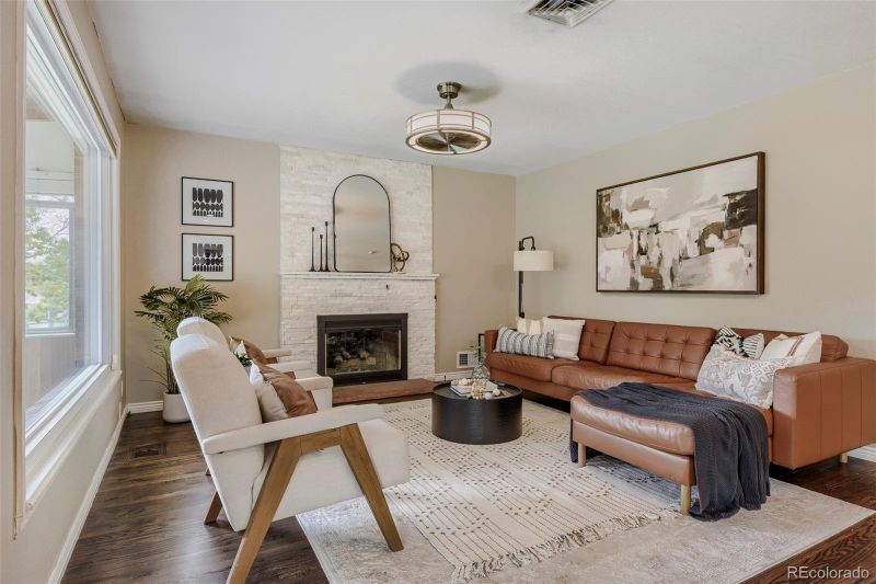 910 E Briarwood Cir, Centennial, CO 80122