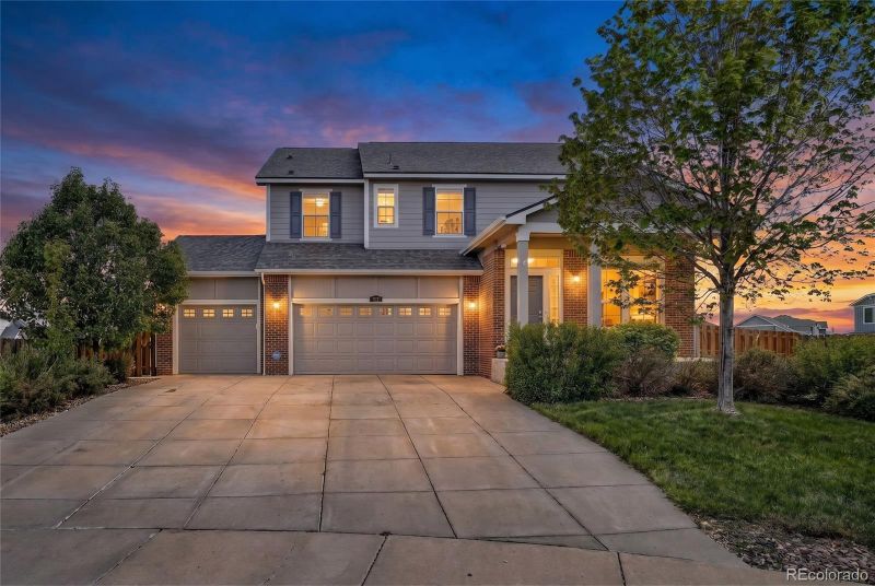22 N Newcastle Ct, Aurora, CO 80018